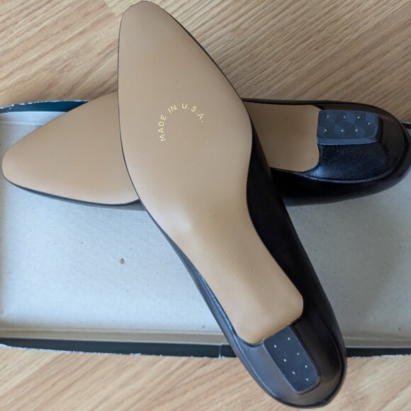 Naturalizer Leather "Soft Shoes" Pumps - Picture 5 of 10